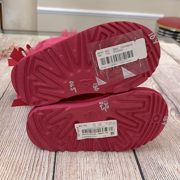 UGG Toddler Bailey Bow II Boot - Picture 8 of 8
